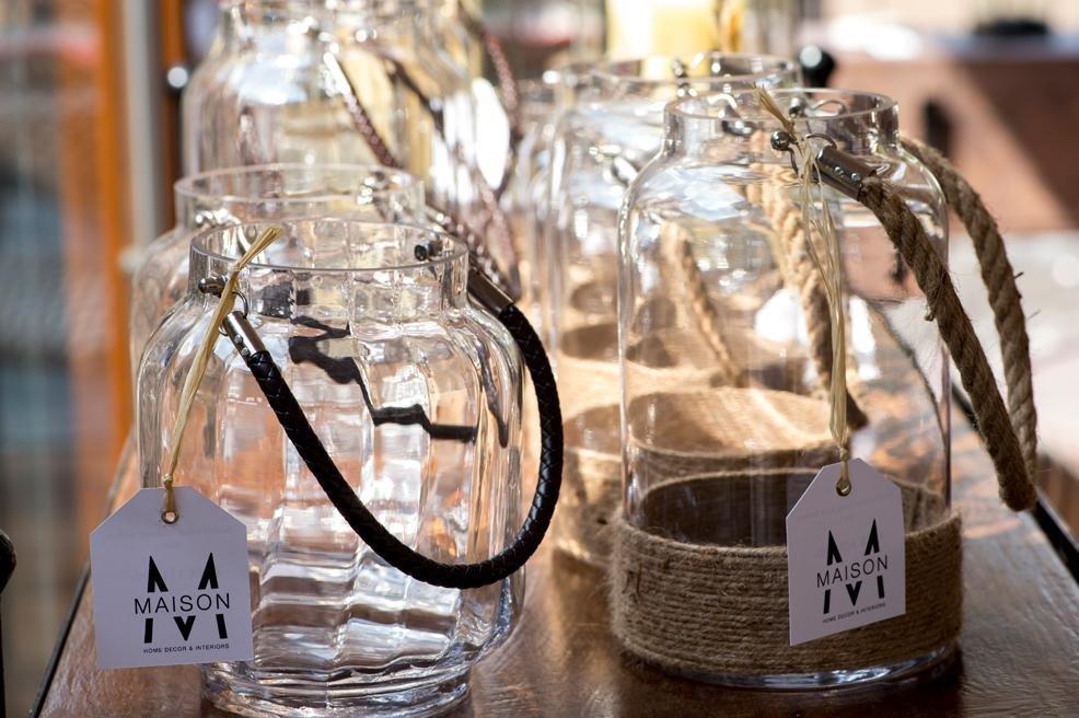 Beauty glass with brown ropes