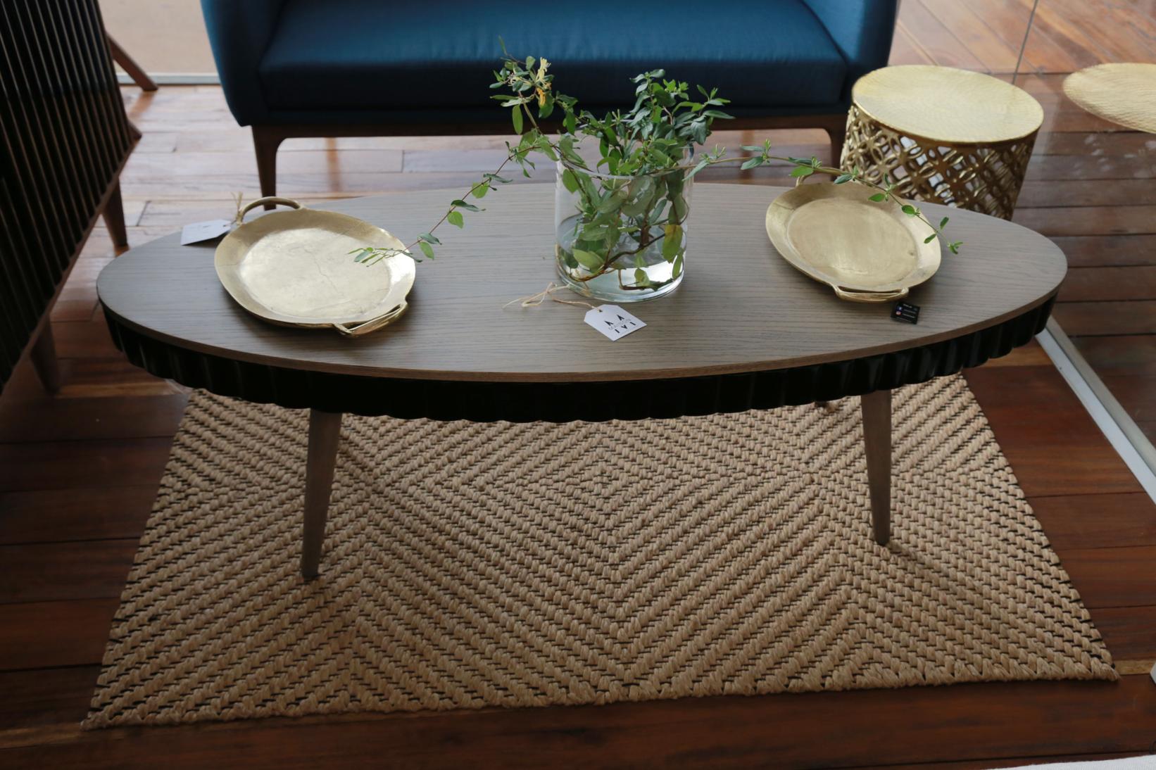 Handwoven water hyacinth rug with chain pattern