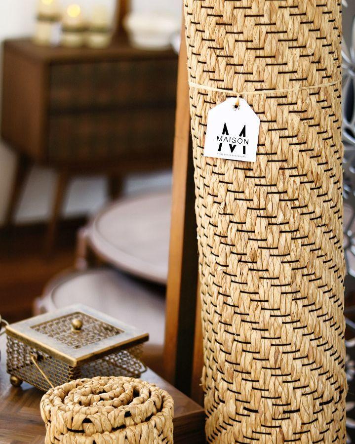 Handwoven water hyacinth rug with chain pattern