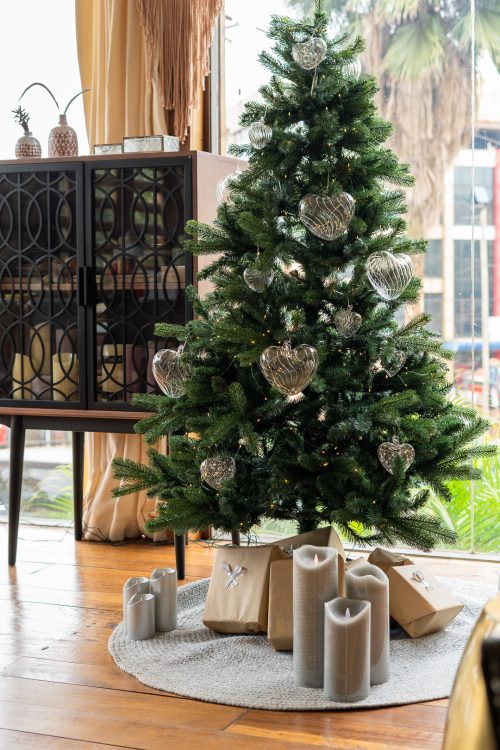 Anni Christmas tree without ornament