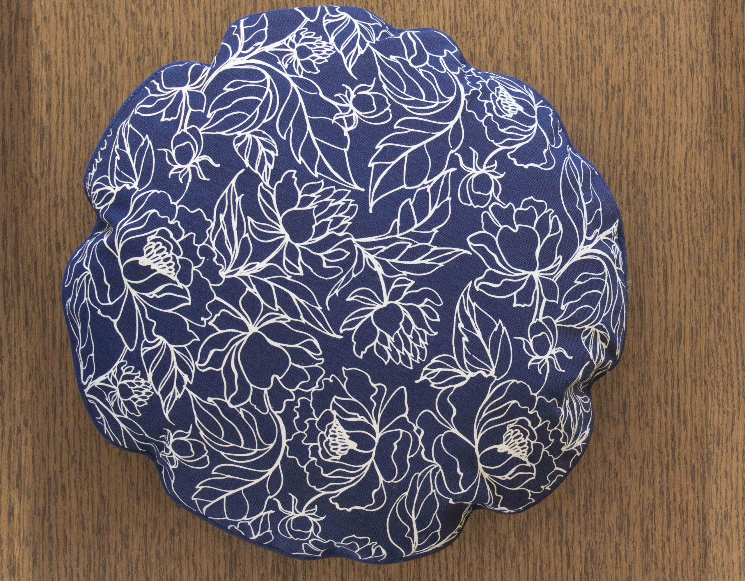 Cushion blue cotton round