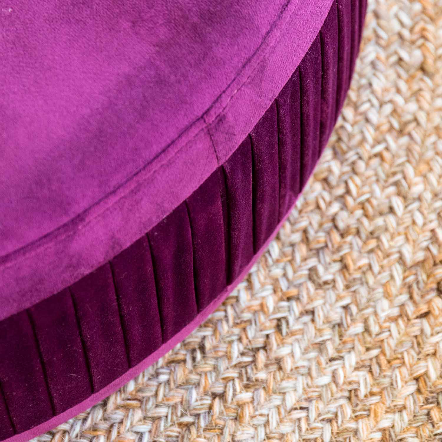 Pleat pouf velvet polyester